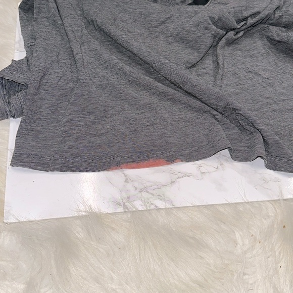 Lululemon striped athletic top size medium - Picture 2 of 5